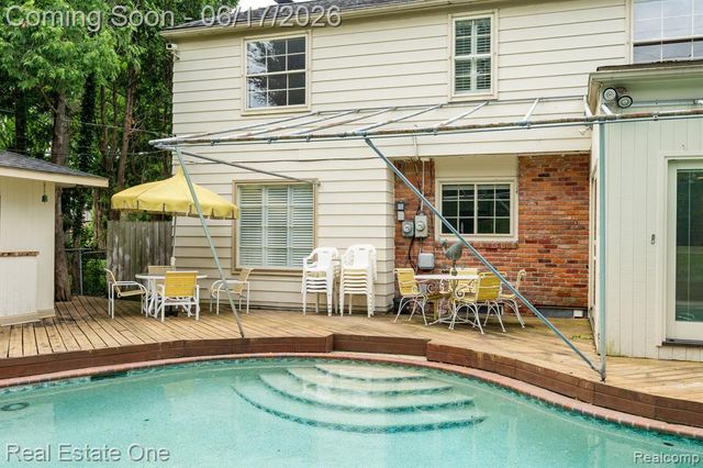1632 Spotswood Drive, Bloomfield Hills, MI 48302