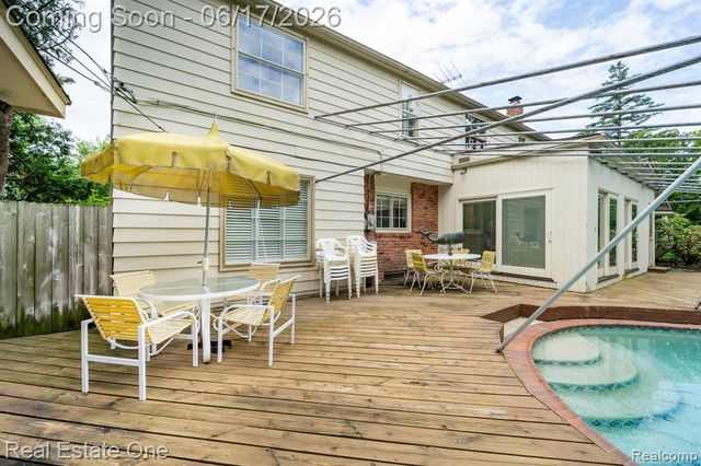 1632 Spotswood Drive, Bloomfield Hills, MI 48302