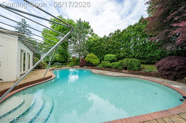1632 Spotswood Drive, Bloomfield Hills, MI 48302