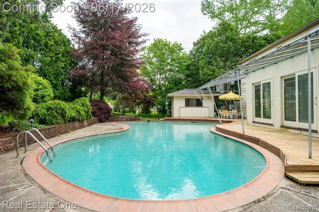 1632 Spotswood Drive, Bloomfield Hills, MI 48302