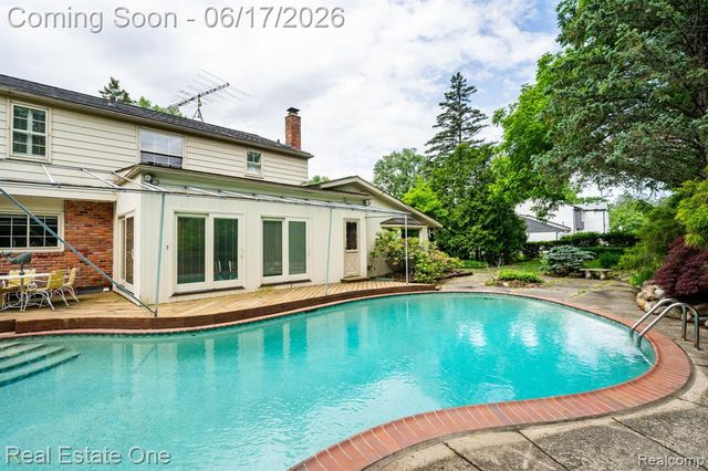 1632 Spotswood Drive, Bloomfield Hills, MI 48302