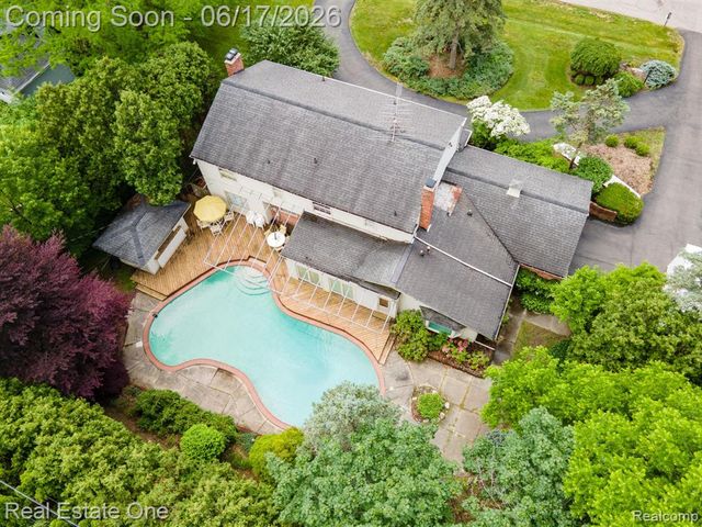 1632 Spotswood Drive, Bloomfield Hills, MI 48302