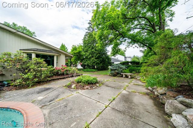 1632 Spotswood Drive, Bloomfield Hills, MI 48302