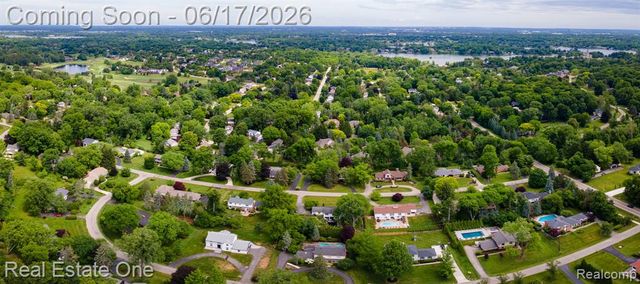 1632 Spotswood Drive, Bloomfield Hills, MI 48302