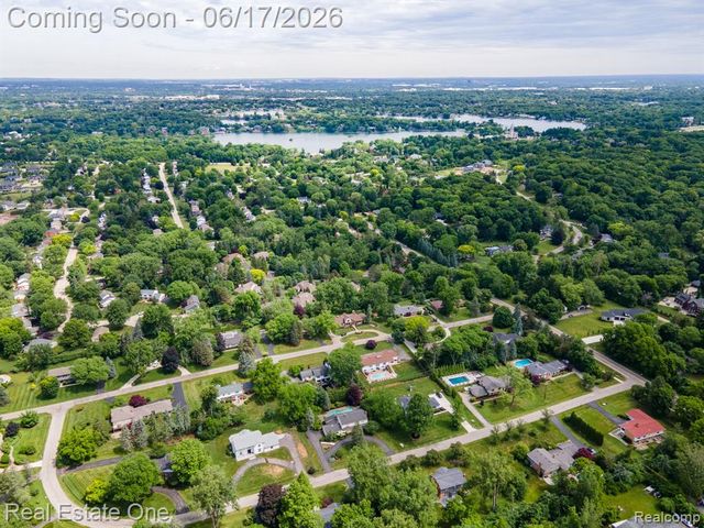 1632 Spotswood Drive, Bloomfield Hills, MI 48302