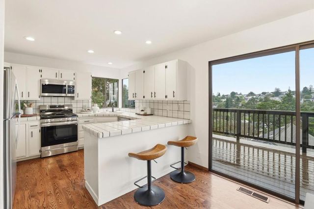 1816 Oak Knoll Drive, Belmont, CA 94002