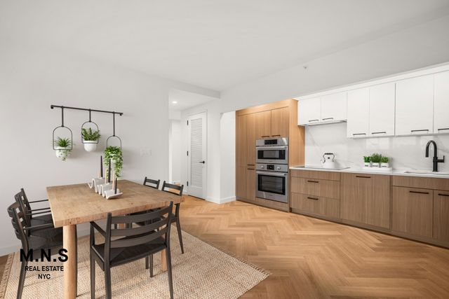 2254 46th St Apt 302, New York City, NY 11105