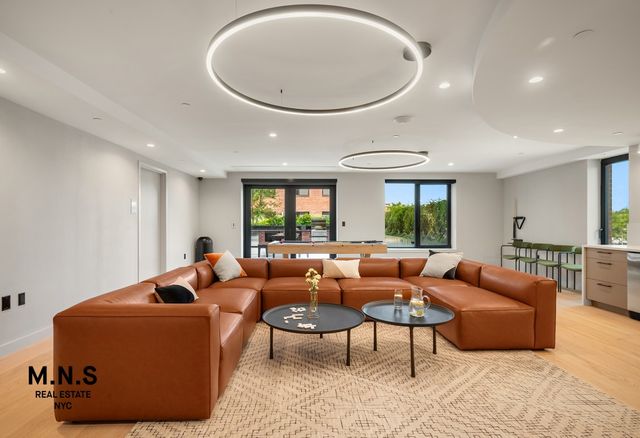 2254 46th St Apt 302, New York City, NY 11105