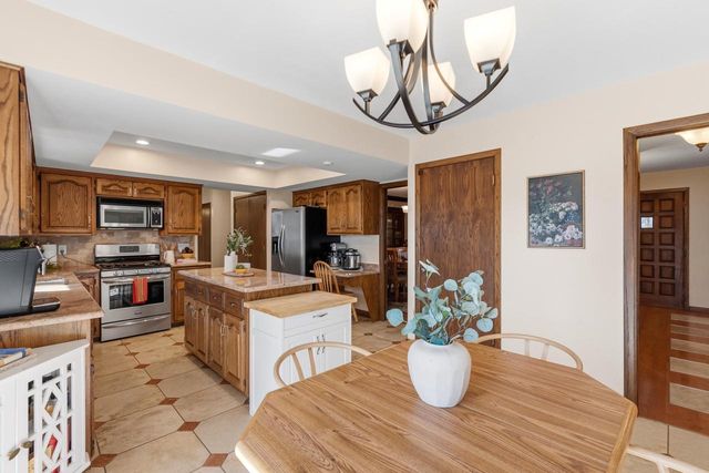 12785 W Bobwood ROAD, New Berlin, WI 53151