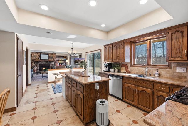 12785 W Bobwood ROAD, New Berlin, WI 53151