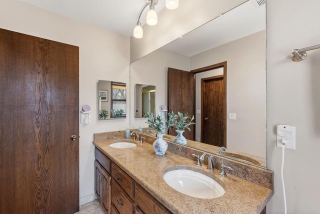 12785 W Bobwood ROAD, New Berlin, WI 53151