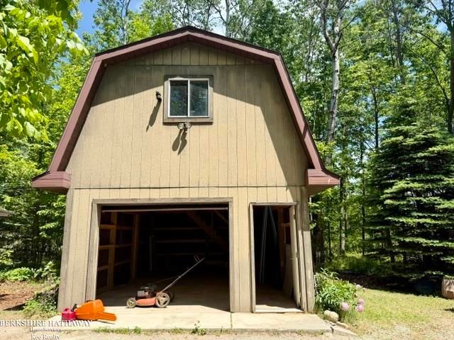 4412 Glasbury Court, Gladwin, MI 48624