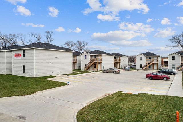 3212-3244 S Victoria Ave, Wichita, KS 67216