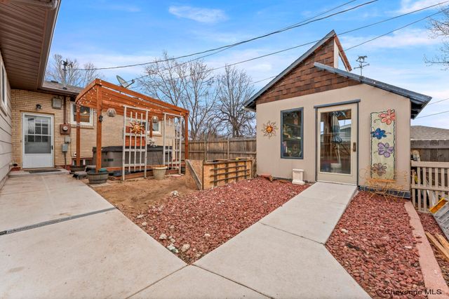 1015 HOY RD, Cheyenne, WY 82009