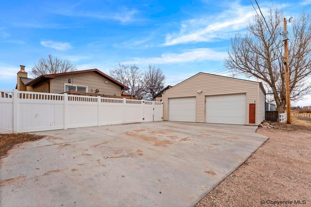 1015 HOY RD, Cheyenne, WY 82009