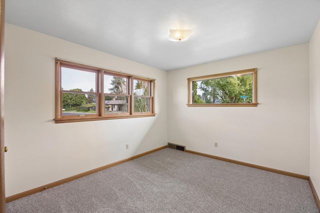 5721 N Whitehouse St, Spokane, WA 99205