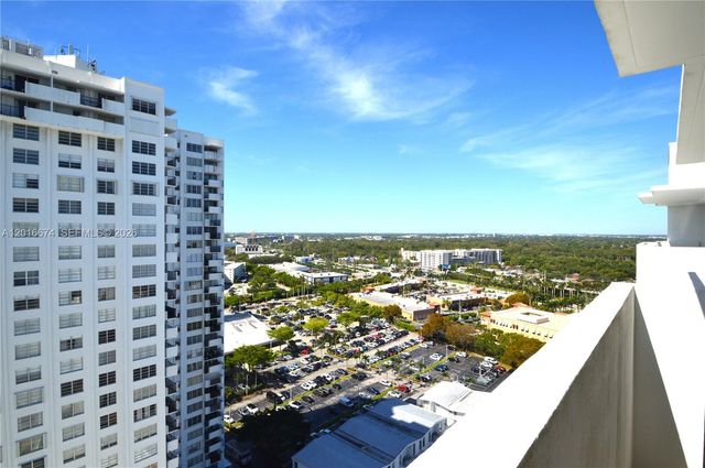 2780 NE 183rd St PH04, Aventura, FL 33160