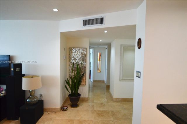 2780 NE 183rd St PH04, Aventura, FL 33160