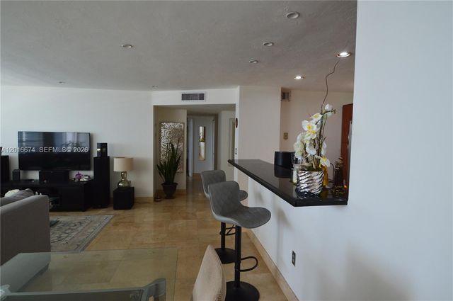 2780 NE 183rd St PH04, Aventura, FL 33160
