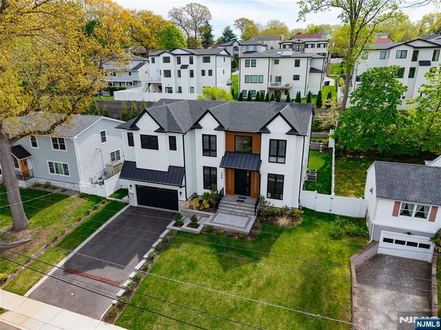 336 Lockwood Drive, Paramus, NJ 07652