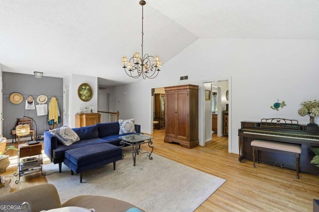 2894 Mcpherson Road NE, Roswell, GA 30075