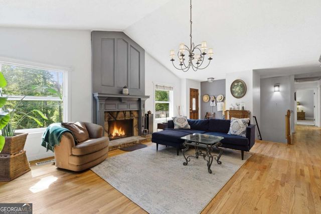 2894 Mcpherson Road NE, Roswell, GA 30075