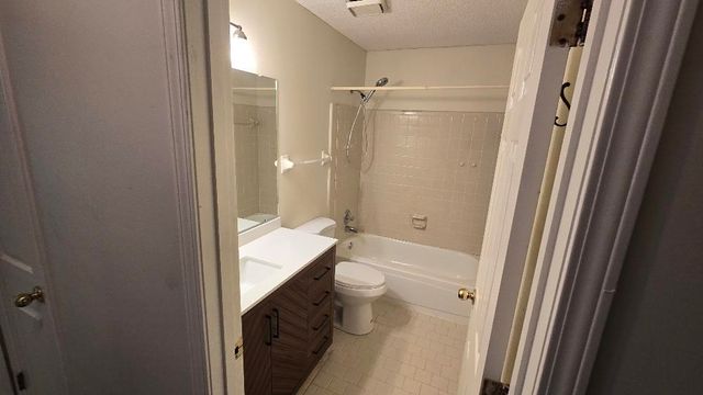 4290 CREEK MANOR LN, Memphis, TN 38125