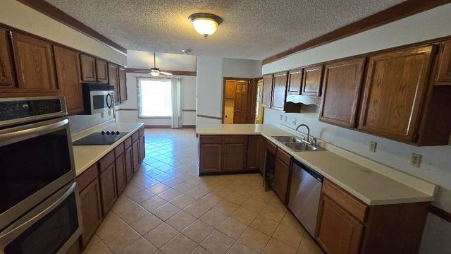 4290 CREEK MANOR LN, Memphis, TN 38125