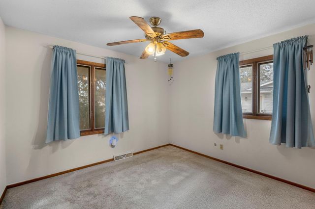 431 Skillman Avenue E, Maplewood, MN 55117