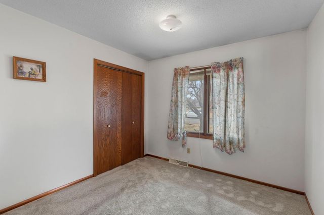 431 Skillman Avenue E, Maplewood, MN 55117