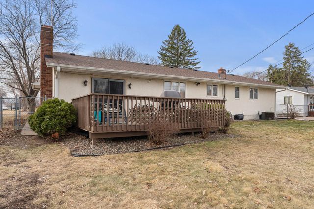 431 Skillman Avenue E, Maplewood, MN 55117