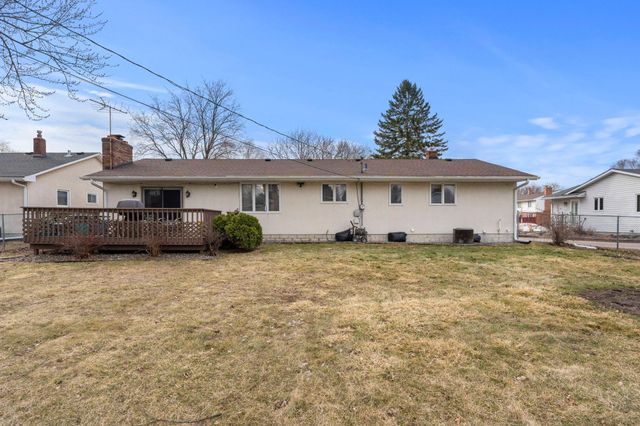 431 Skillman Avenue E, Maplewood, MN 55117