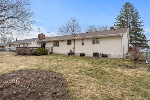 431 Skillman Avenue E, Maplewood, MN 55117