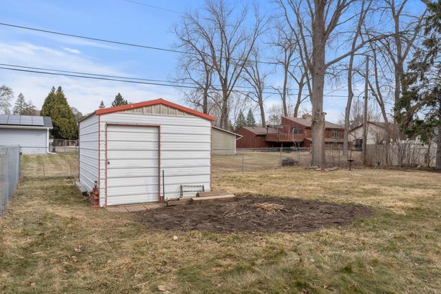 431 Skillman Avenue E, Maplewood, MN 55117