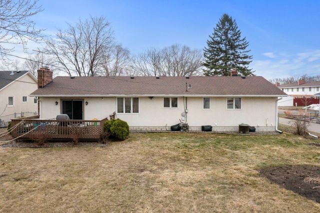 431 Skillman Avenue E, Maplewood, MN 55117