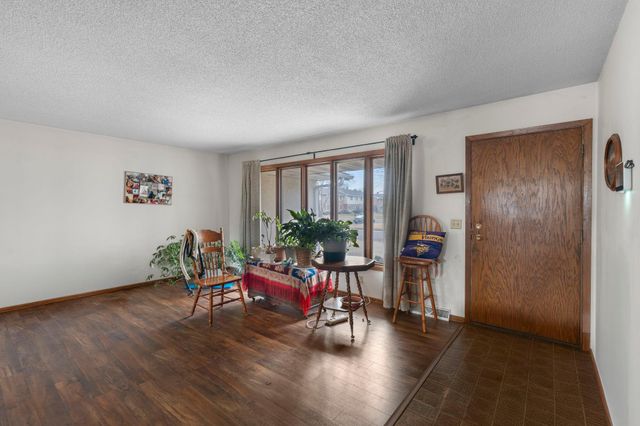 431 Skillman Avenue E, Maplewood, MN 55117