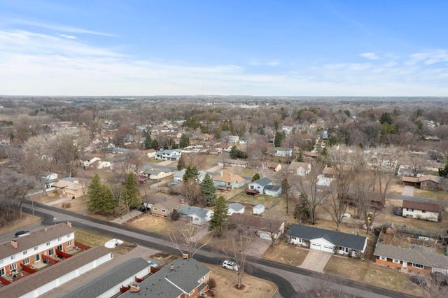 431 Skillman Avenue E, Maplewood, MN 55117