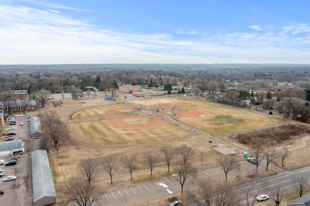 431 Skillman Avenue E, Maplewood, MN 55117