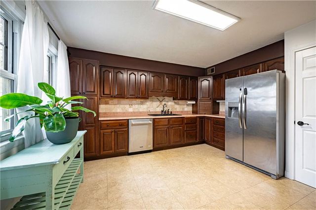 16828 E 31 Street S, Independence, MO 64055