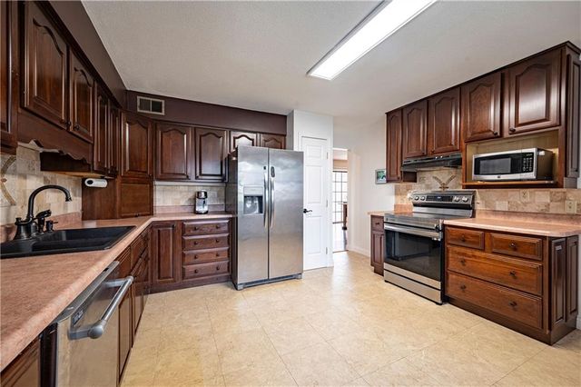 16828 E 31 Street S, Independence, MO 64055