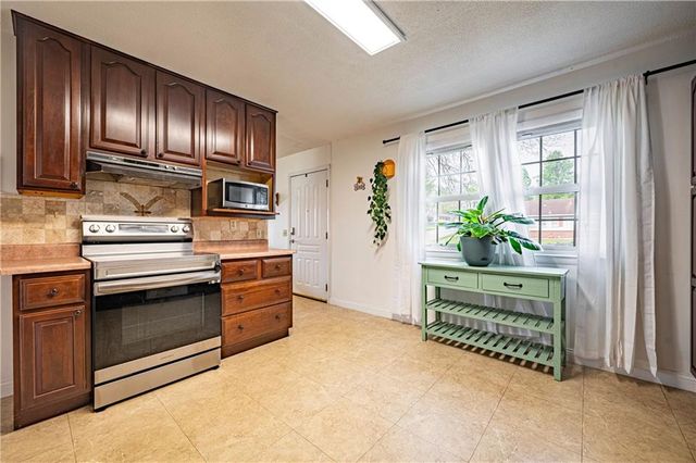 16828 E 31 Street S, Independence, MO 64055