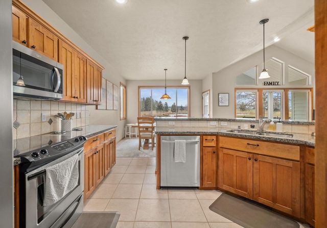 9617 W January Dr, Cheney, WA 99004