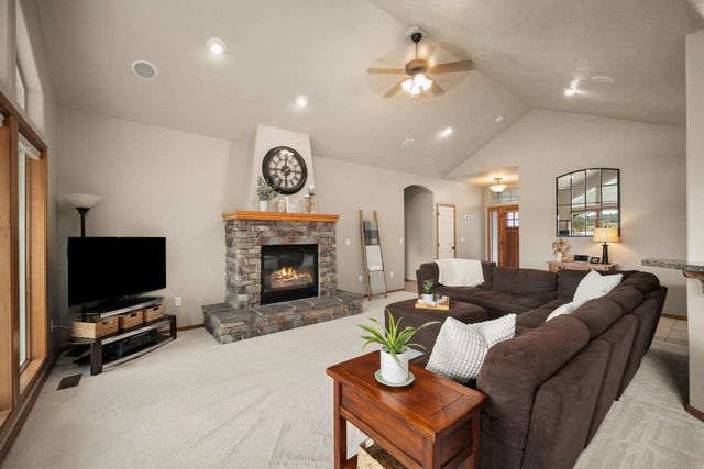 9617 W January Dr, Cheney, WA 99004