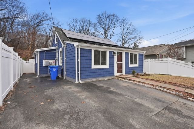 86 Indian Rd, Waltham, MA 02451