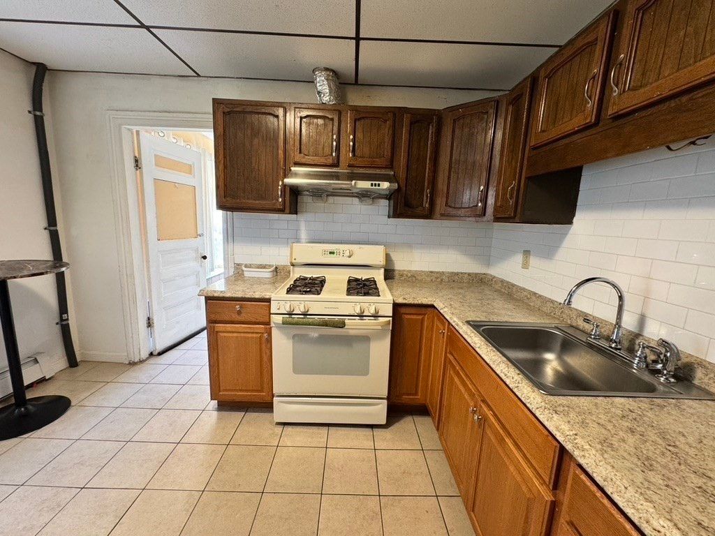 156 Billiings St 1, Quincy, MA 02171