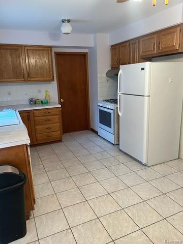 27463 Bonnie Drive, Warren, MI 48093