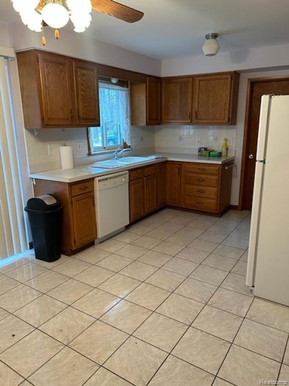 27463 Bonnie Drive, Warren, MI 48093