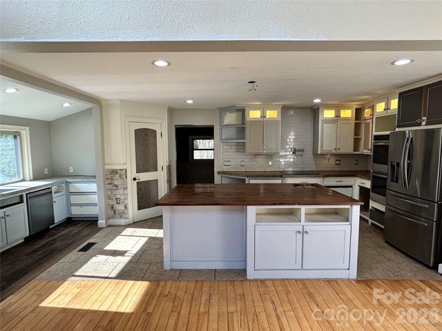 330 Potts Drive, Waynesville, NC 28785