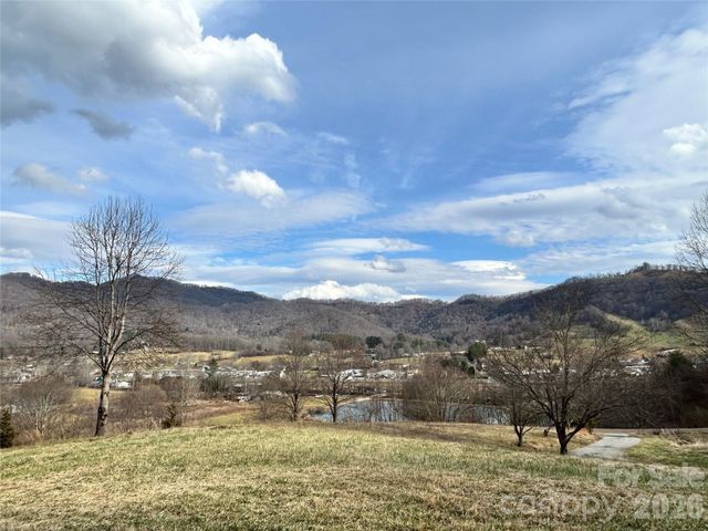 330 Potts Drive, Waynesville, NC 28785