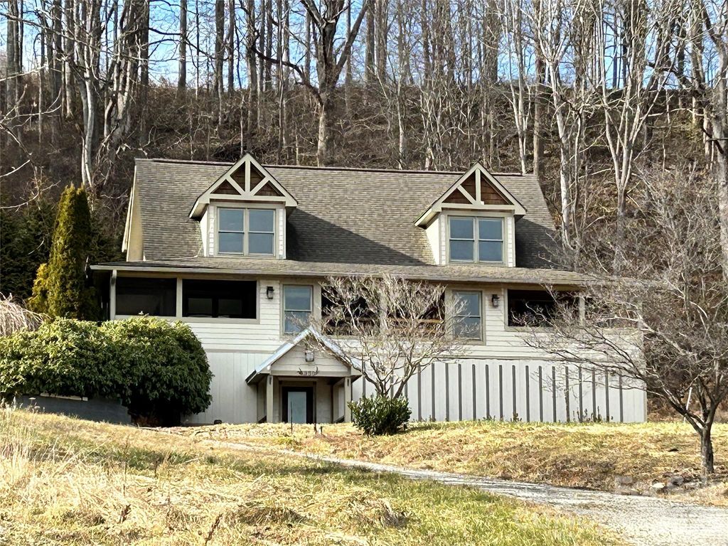330 Potts Drive, Waynesville, NC 28785